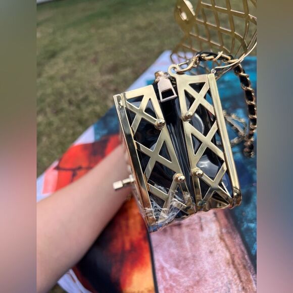 Elegant Metallic Frame Crossbody Bag - Picture 15 of 17